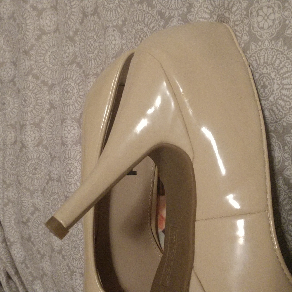 Nude Patent Peep-Toe Pumps Sz 7½ - Picture 8 of 8